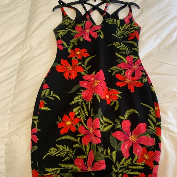 GUESS - Picture 2 of 2